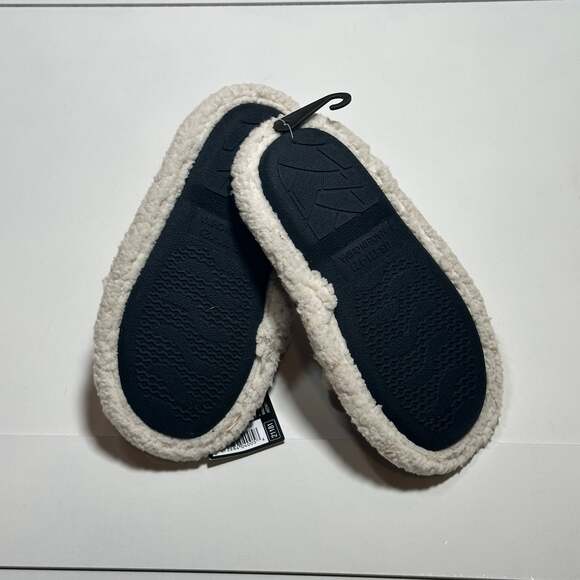 NWT Bee & Willow Kids Red Plaid Bear Scuff Slippers Size 11/12 - Picture 4 of 4